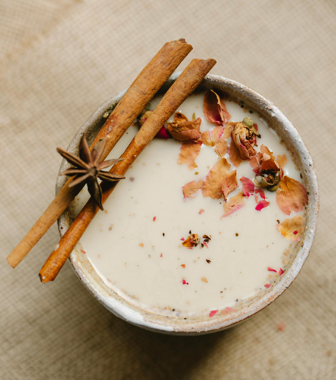La historia del té chai: del ritual indio a tu taza.