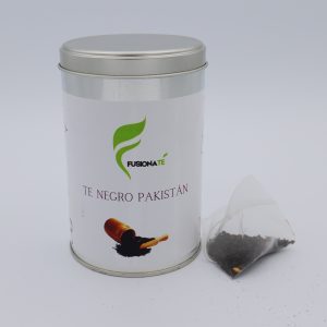 té negro pakistaní lata de pirámides